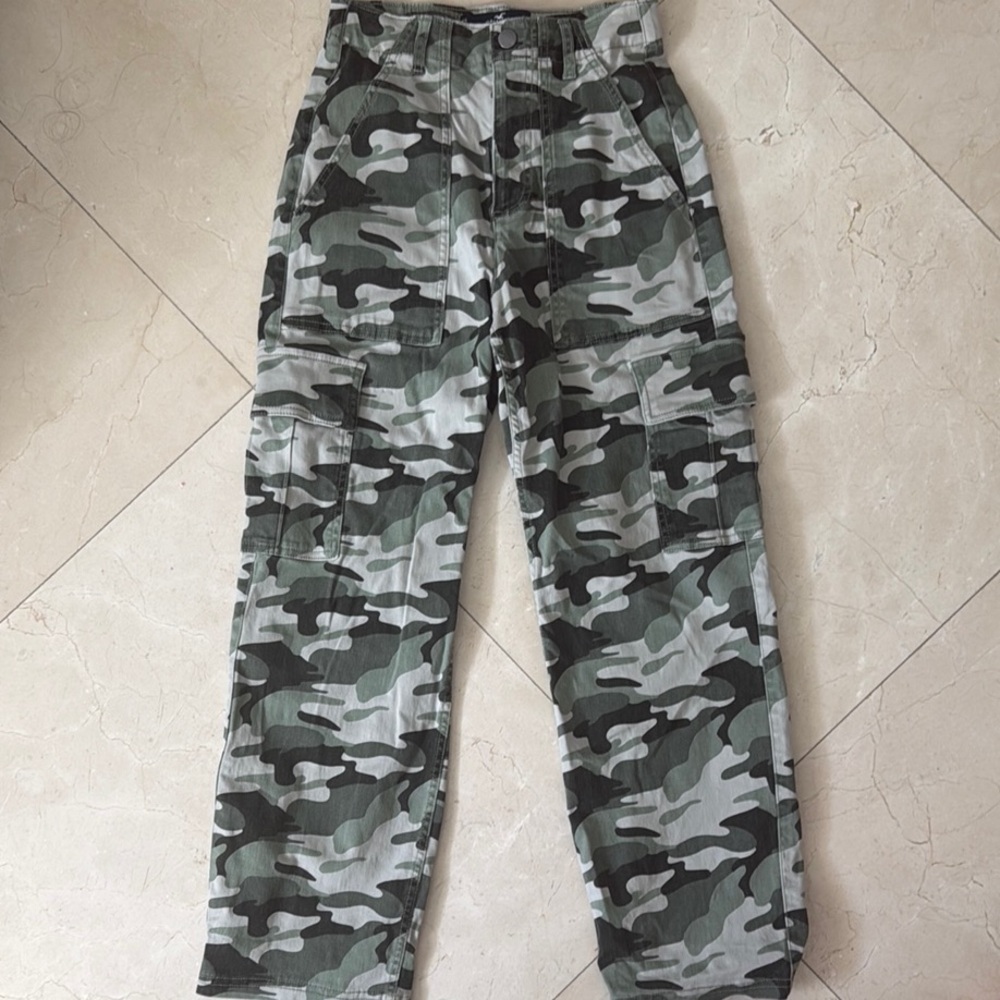 Hollister Women’s Camo Pants